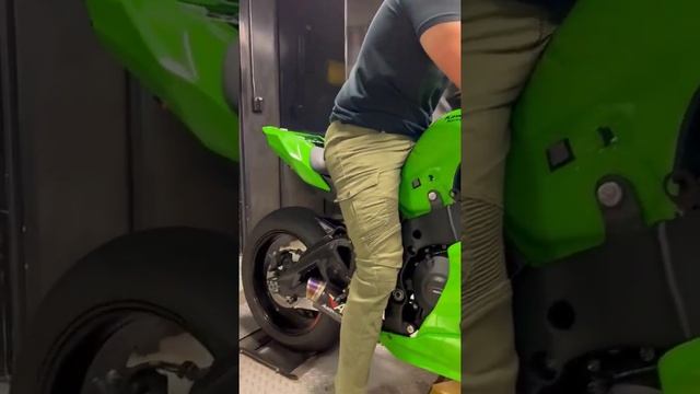 2022 @Kawasaki_JPNzx10rr dyno run with @AustinracingSales exhaust смотреть онлайн