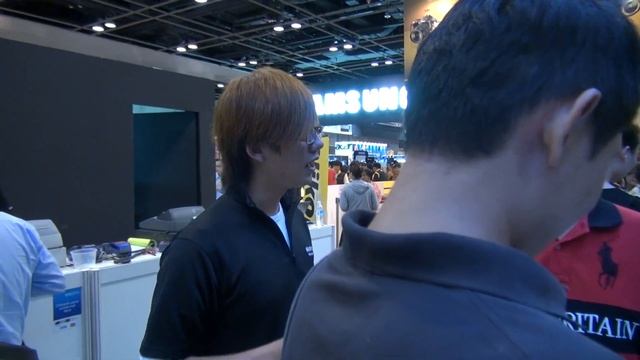 Sony CX700 In Singapore IT Show 2011 02 смотреть онлайн