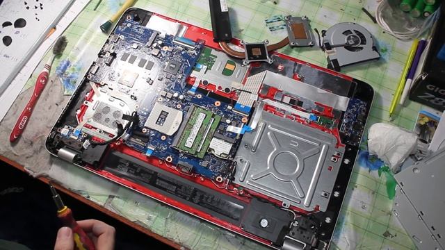 Разбор и чистка ноутбука HP Envy 17 смотреть онлайн