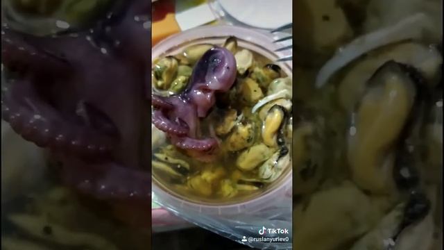 ЖЕСТЬ (ЖИВОЙ ОСЬМИНОГ) смотреть онлайн
