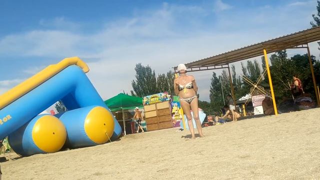 Ейск 2016. Женщина жжет))