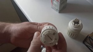 Замена термостатического элемента Giacomini R456 - 470 Джиакомини замена термоголовки.