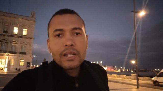 A praça do comércio em Portugal. смотреть онлайн