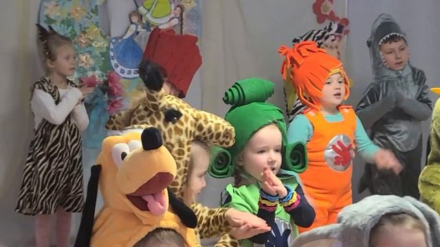 Песня про маму (Есть у слоника мама носатая...) | 8 марта 2022 смотреть онлайн