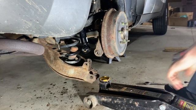 How To Change Rear Coil Spring & Seats / Insulators | 2002-2007 Saturn Vue | Complete Guide! смотреть онлайн