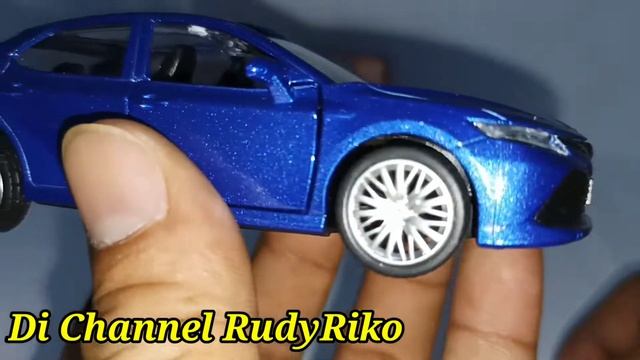 DIECAST TOYOTA CAMRY SKALA 1:43 смотреть онлайн