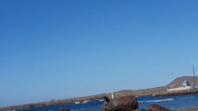 Тенерифе юг, темный вулканический песок. смотреть онлайн