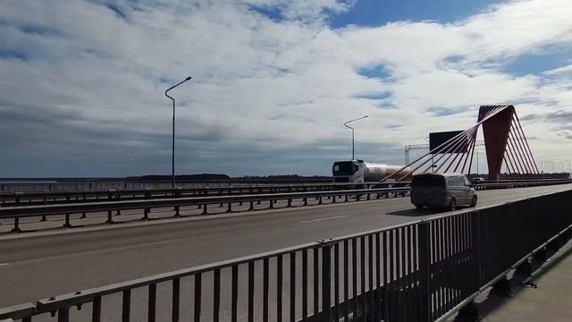 Marina Nova .  Профессия : Плясун на камеру?3 канала это сильно ?Пчёлка ?