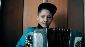 CAVER: Чёрный бумер на баяне!