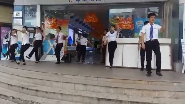 Китайцы отжигают. Китайские танцы.