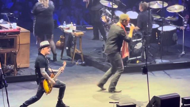 Eric Church Detroit 22’ | Get Out of Denver Cover - Bob Seger смотреть онлайн