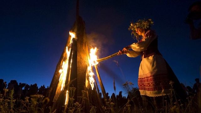 ІВАНА КУПАЛА – язичницьке свято з елементами християнства чи навпаки? смотреть онлайн