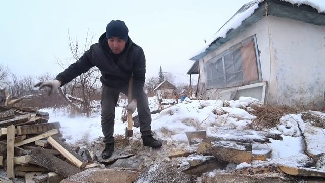 ПЕРЕДАЛ ДЕНЬГИ ЛЮДМИЛЕ . РУБИМ ДРОВА И ВЫЧИЩАЕМ ХЛАМ С ИЗБЫ . СЕРГЕЙ МИХАЛЫЧ смотреть онлайн