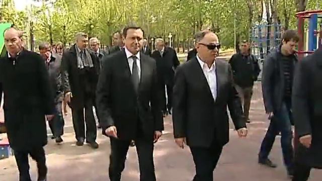 Эдхам Акбулатов и Хазрет Совмен посетили парк имени 1 мая смотреть онлайн