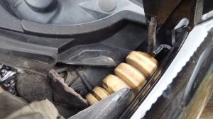 Приора 2. Что гремит в панели? Устраняем стук петель капота за 100 рублей. Будни Тазовода