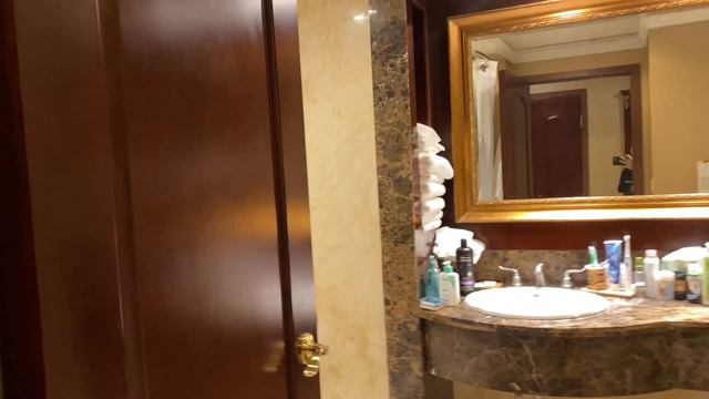 В какой ОТЕЛЬ 🏨 селит КРАСНЫЙ КРЕС по прибытию в CANADA , если у вас нет жилья ! смотреть онлайн