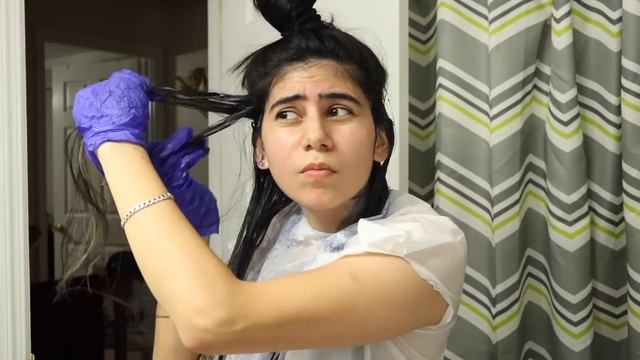 These girls bleached and dyed the under-layer of their hair! смотреть онлайн