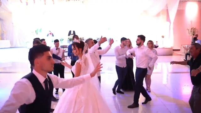 ПЕРВЫЙ Медляк Молодых на Турецкой Свадьбе! Гости в Восторге! смотреть онлайн