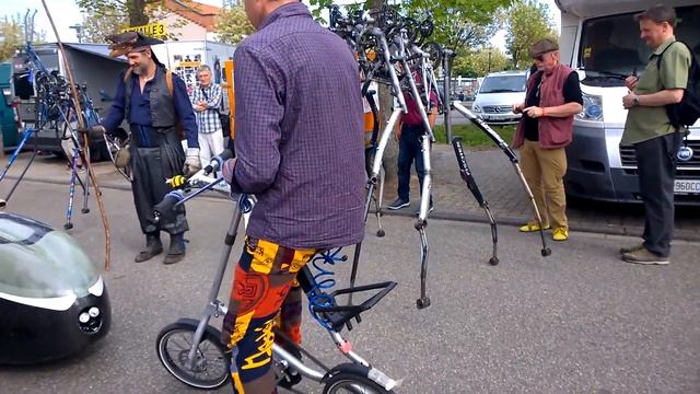 Стадо электровелосипедов. Роботы велосипеды. Robot Bike Show. смотреть онлайн