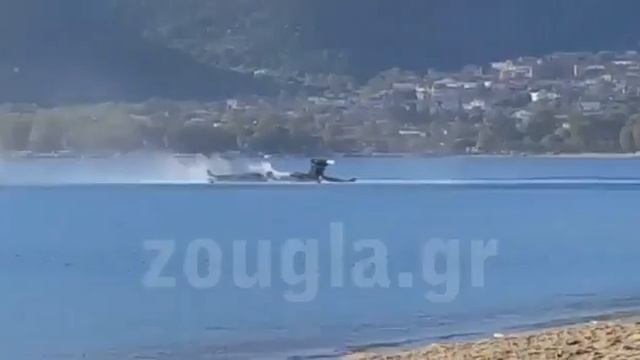 Натовские лётчики решили повторить полёт русских Ка–52 над водной гладью... смотреть онлайн