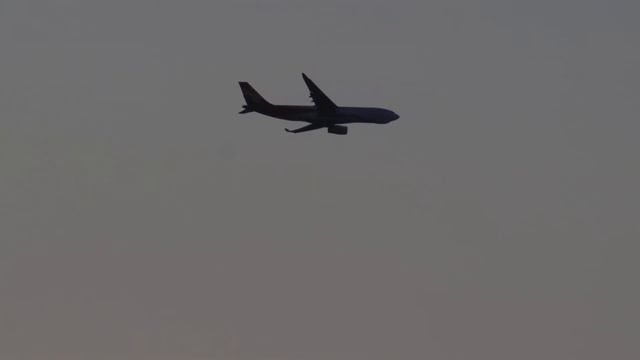 Алматы. Самолет, закат, карантин.... смотреть онлайн