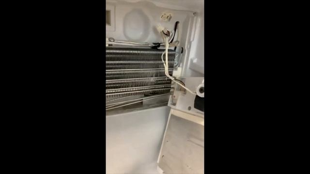 Холодильник Индезит. Намораживает в морозильной камере. Один из вариантов неисправности