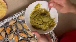 Запеченные мидии с соусом песто под сыром. Очень простой рецепт