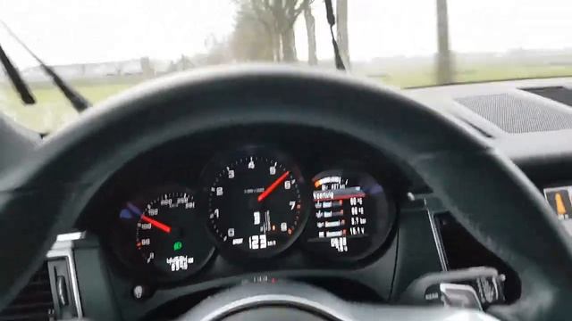 Porsche Macan (2018) Driving in the rain. смотреть онлайн