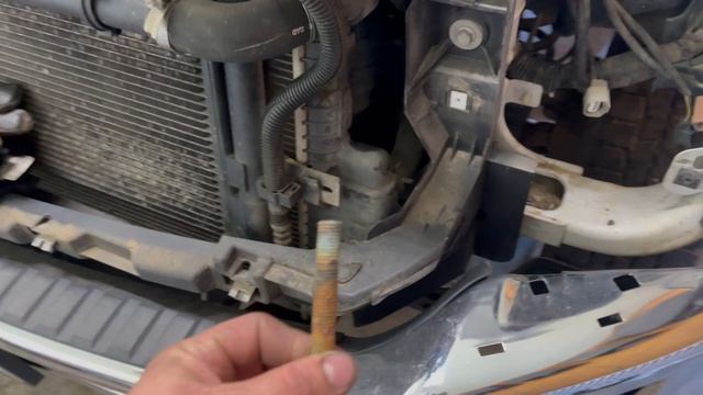 Removing Broken Cab Mount Bolts - Ford Super Duty смотреть онлайн