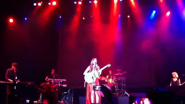 Christina Perri - Bang Bang Bang (LIVE in Jakarta Tennis Indoor Stadium) смотреть онлайн