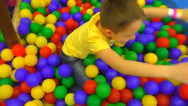 Самые Весёлые ДЕТСКИЕ  ПЛОЩАДКИ Outdoor Playground And Entertainment For Kids, 2 серии подряд обзор