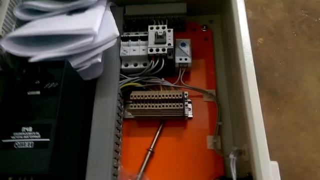Щит управления емкостью с мешалкой, управляемой частотником и отображение температуры. Проверка схе смотреть онлайн