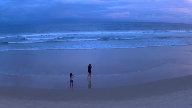 Eachine EX4 Drone with a great 4K camera 2 axis Gimbal doing a late afternoon flight at the beach смотреть онлайн
