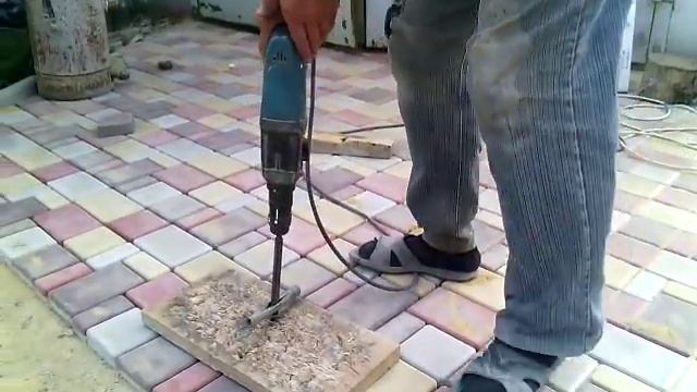 ЛАЙФХАК. УКЛАДКА ТРОТУАРНОЙ ПЛИТКИ. НОВШЕВСТВО ОТ ДЯДИ ТОЛИ. смотреть онлайн