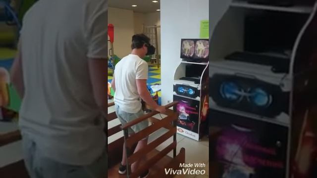 упал с аттракциона окулус смотреть онлайн