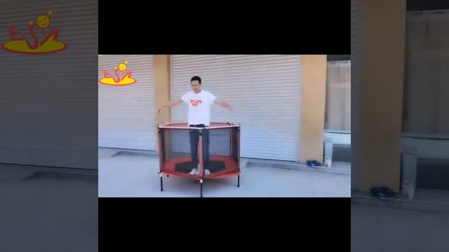 Батут детский с защитной сеткой каркасный для дома и дачи, диаметр 140 см смотреть онлайн