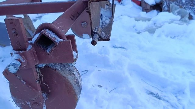 МТЗ 152 БЕЛАРУС Изготовление рамки навески для окучника из металлолома.