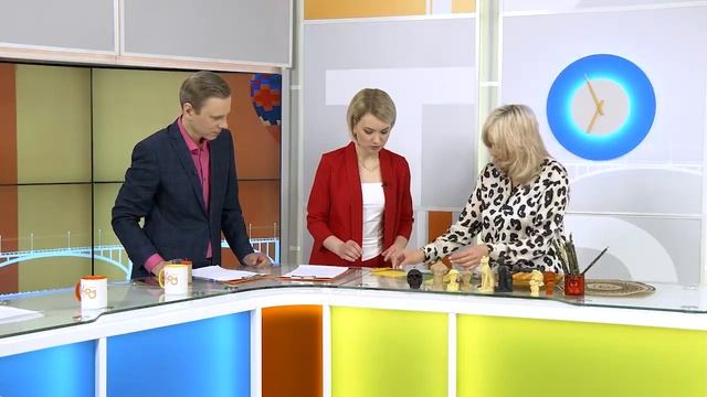 Мастер свечных дел показала, как сделать вощеную свечу с травами смотреть онлайн