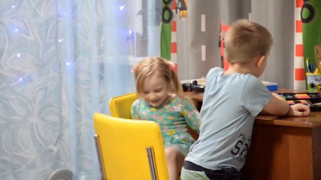 Паша находит набор для рисования смотреть онлайн
