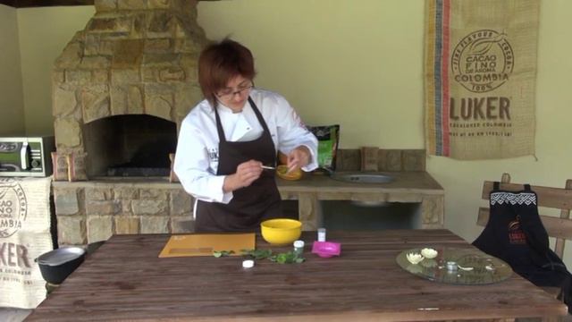 Мастер класс.Шоколадный декор из шоколада CasaLuker.Работа с шоколадом. смотреть онлайн