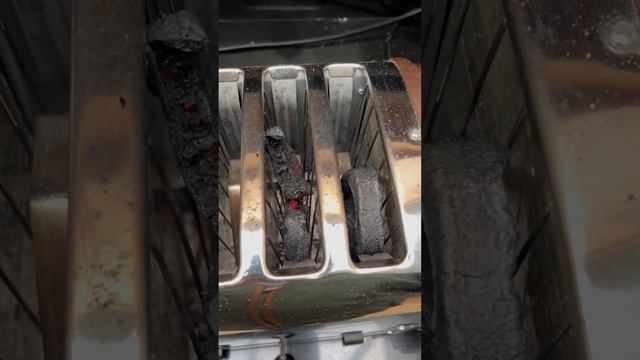 DUALIT TOASTER BURNS HOUSE DOWN, NEARLY смотреть онлайн