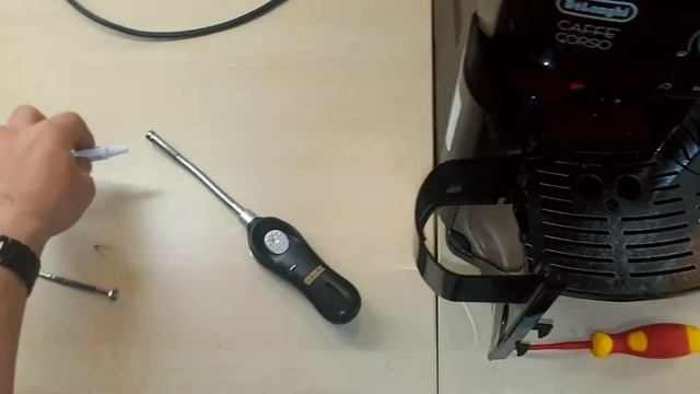 Delonghi Caffe Corso Kaffeeauslauf reinigen öffnen/ Dispenser cleaning open смотреть онлайн