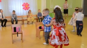 Супер - танец на утреннике 8 Марта, младшая группа