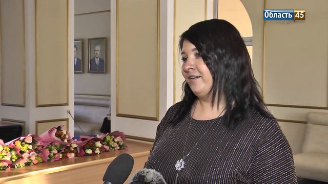 В правительстве Курганской области наградили инициативную молодежь смотреть онлайн