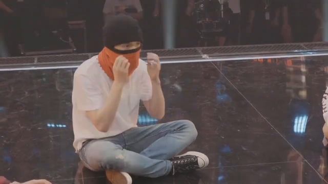 200910 Zhang Yixing Lay - Street Dance of China Fire Stage Performance - Gluttony Behind The Scenes смотреть онлайн