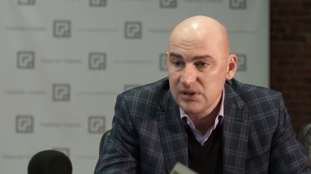 Лидер — это всегда хороший оратор смотреть онлайн