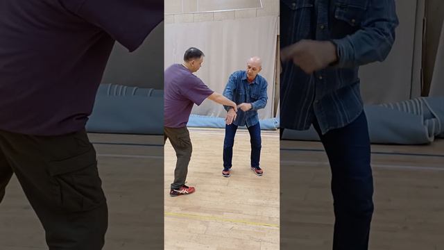 Упражнение для отработки перемещения относительно противника. Ролик 3. смотреть онлайн