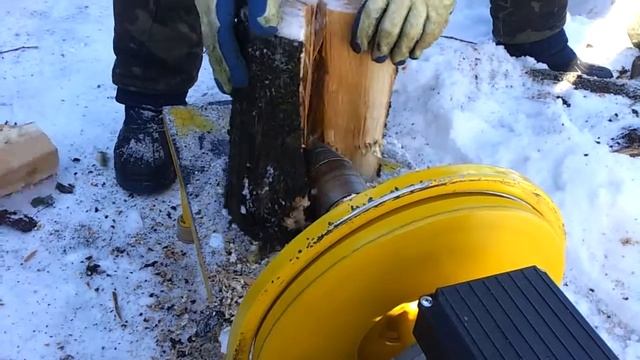 Колем дрова дровоколом конусным смотреть онлайн