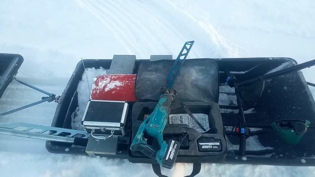 Чем выпилить прорубь. Финская ручная пила по льду и аккумуляторная сабельная пила с длинным полотно смотреть онлайн