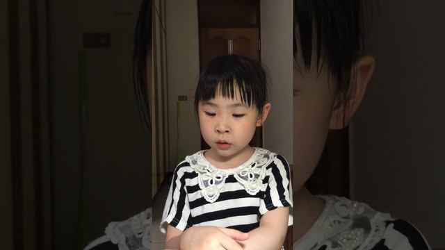 105/06/18 Erica read "Yuck! That's not the monster" смотреть онлайн